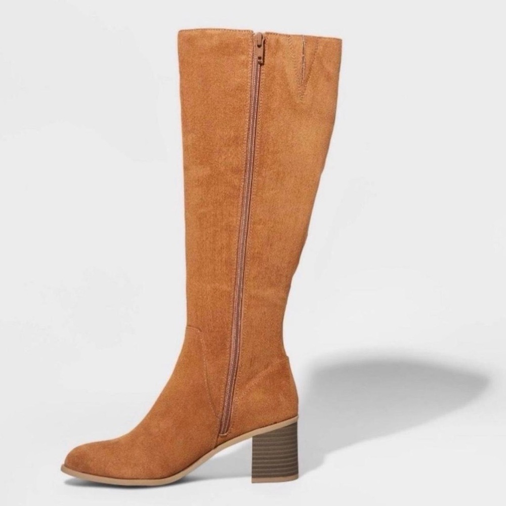 Suede high boots below the knee